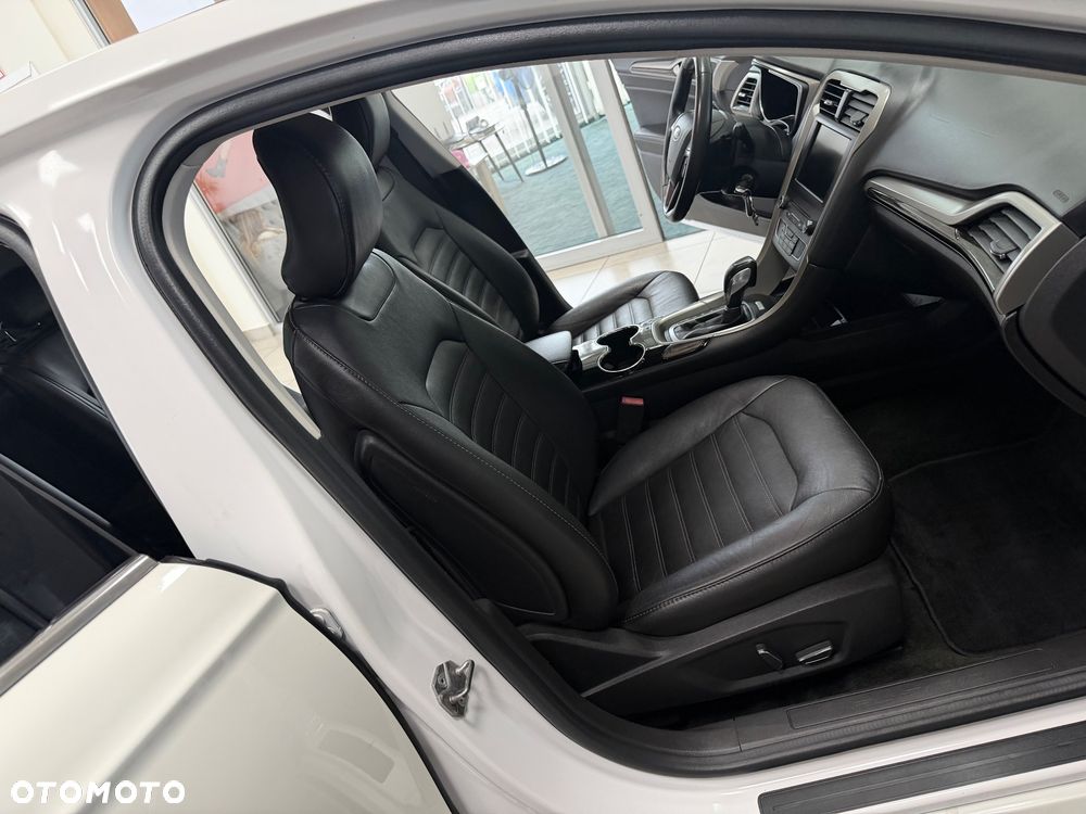 Ford Fusion - 26