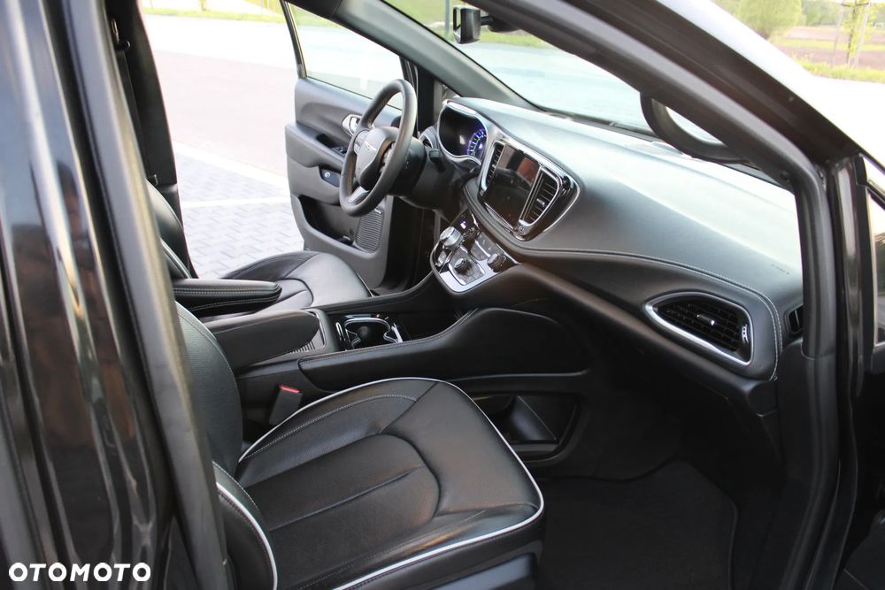 Chrysler Pacifica - 21