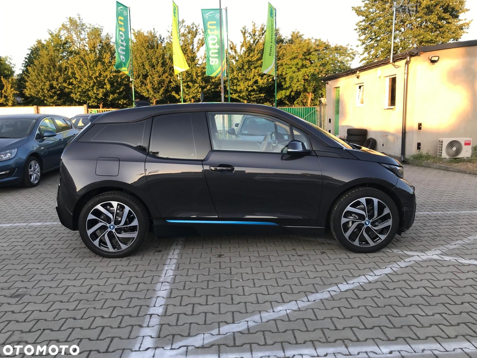 BMW i3 (60 Ah) - 12