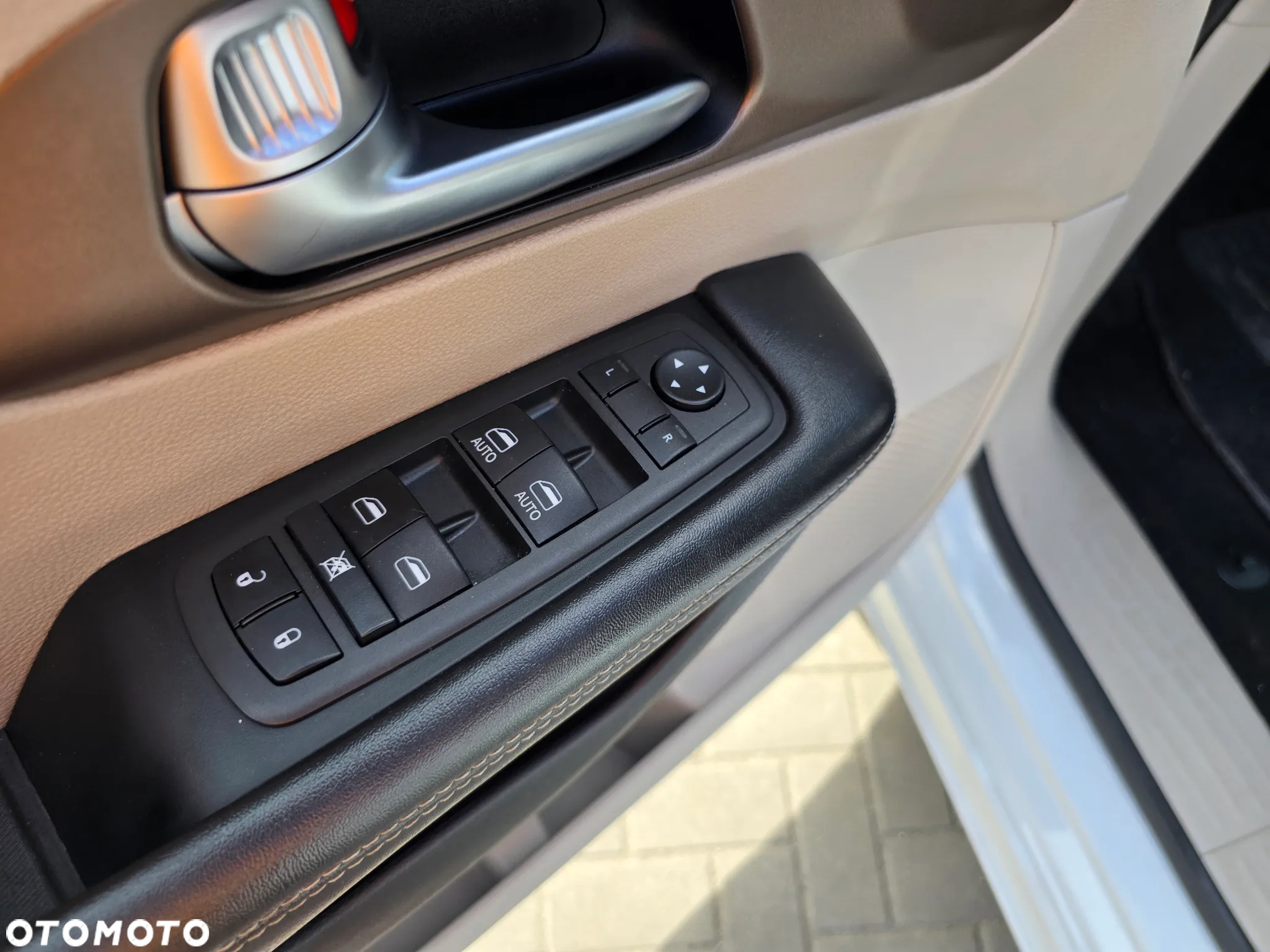 Chrysler Pacifica - 26