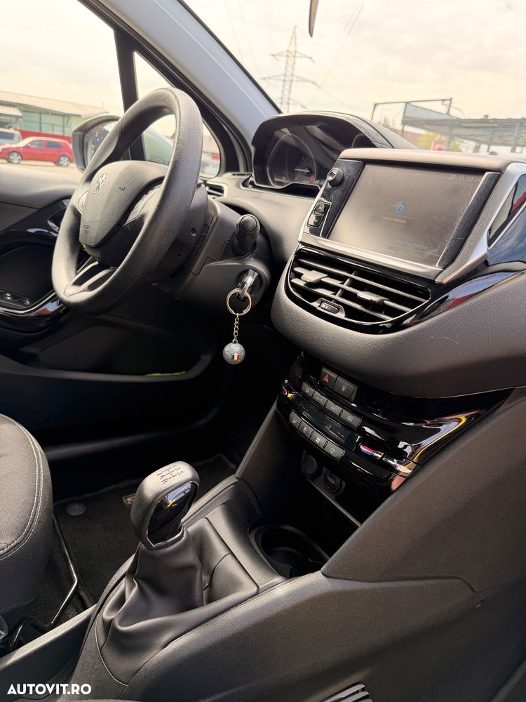 Peugeot 208 82 PureTech Style - 5