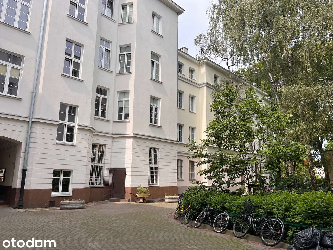 Przytulna kawalerka z oddzielną kuchnią w odnowionej kamienicy