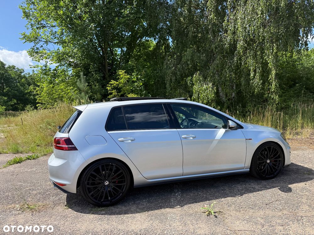 Volkswagen Golf - 11