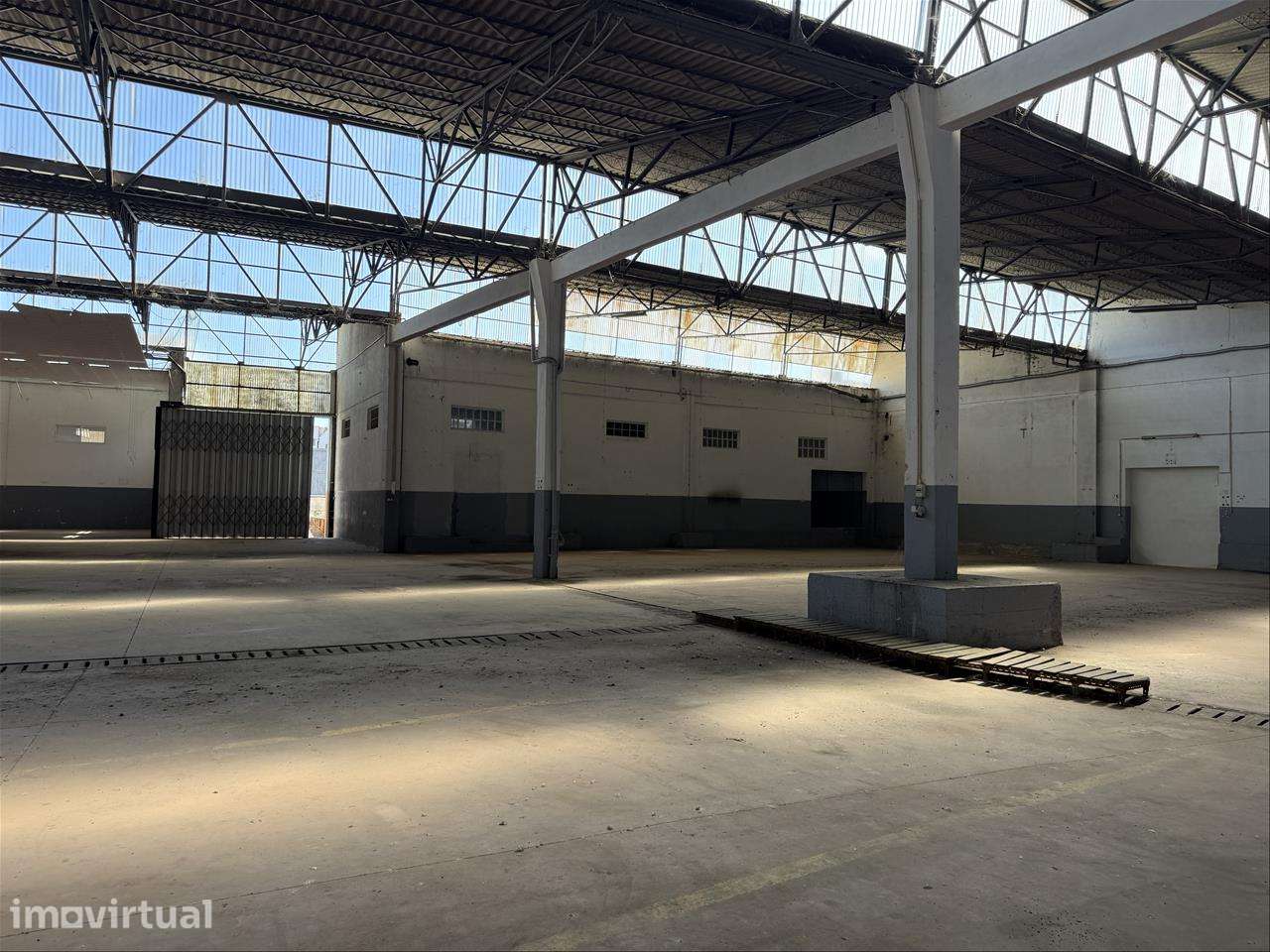 Armazém Industrial em Alcanena - Grande imagem: 3/25