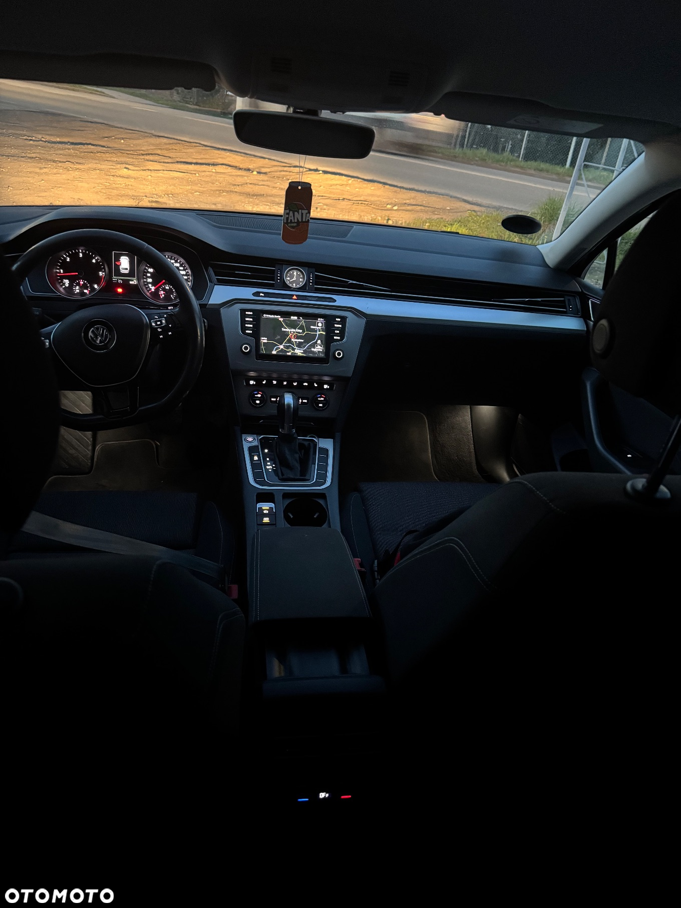 Volkswagen Passat Variant 1.6 TDI SCR DSG - 12