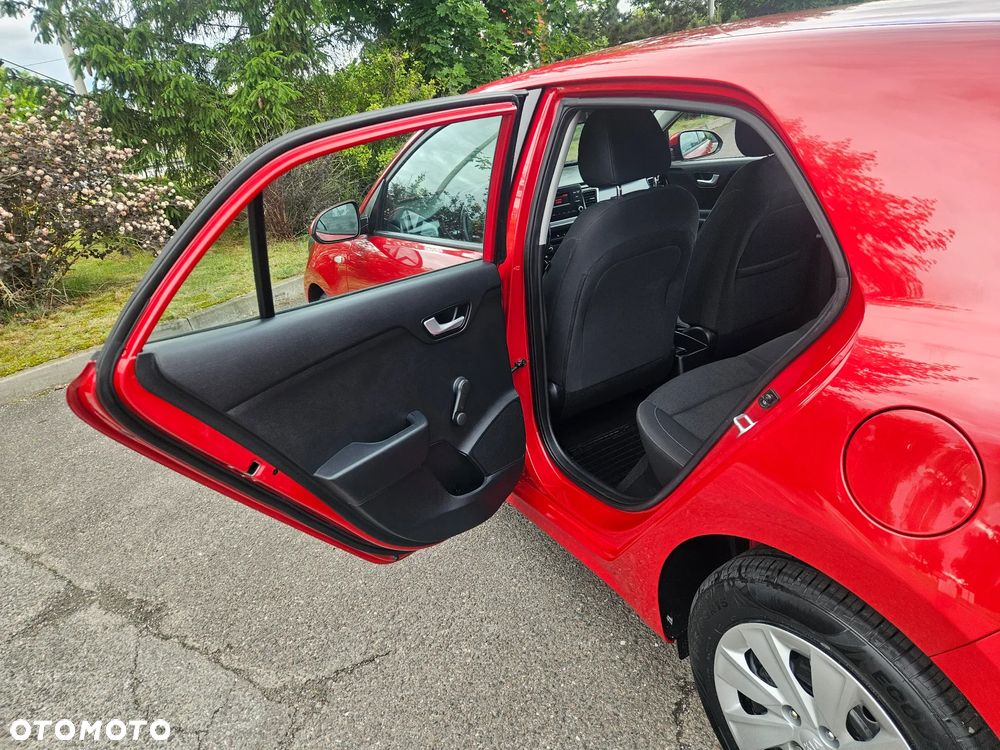 Kia Rio 1.2 Dream Team Edition - 38