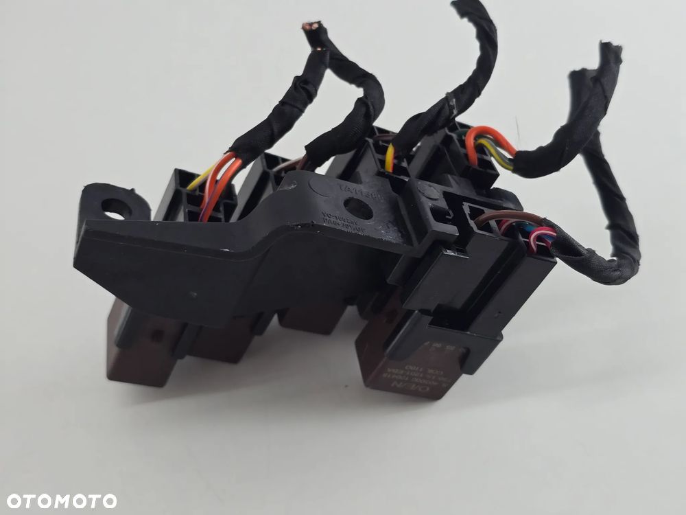 PRZEKAZNIK PRZEKAZNIKI BEZPIECZNIK TRIUMPH SCRAMBLER 400 SPEED - 10