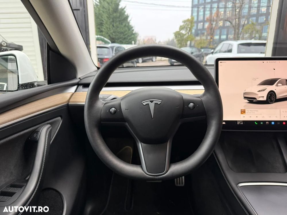Tesla Model Y - 13