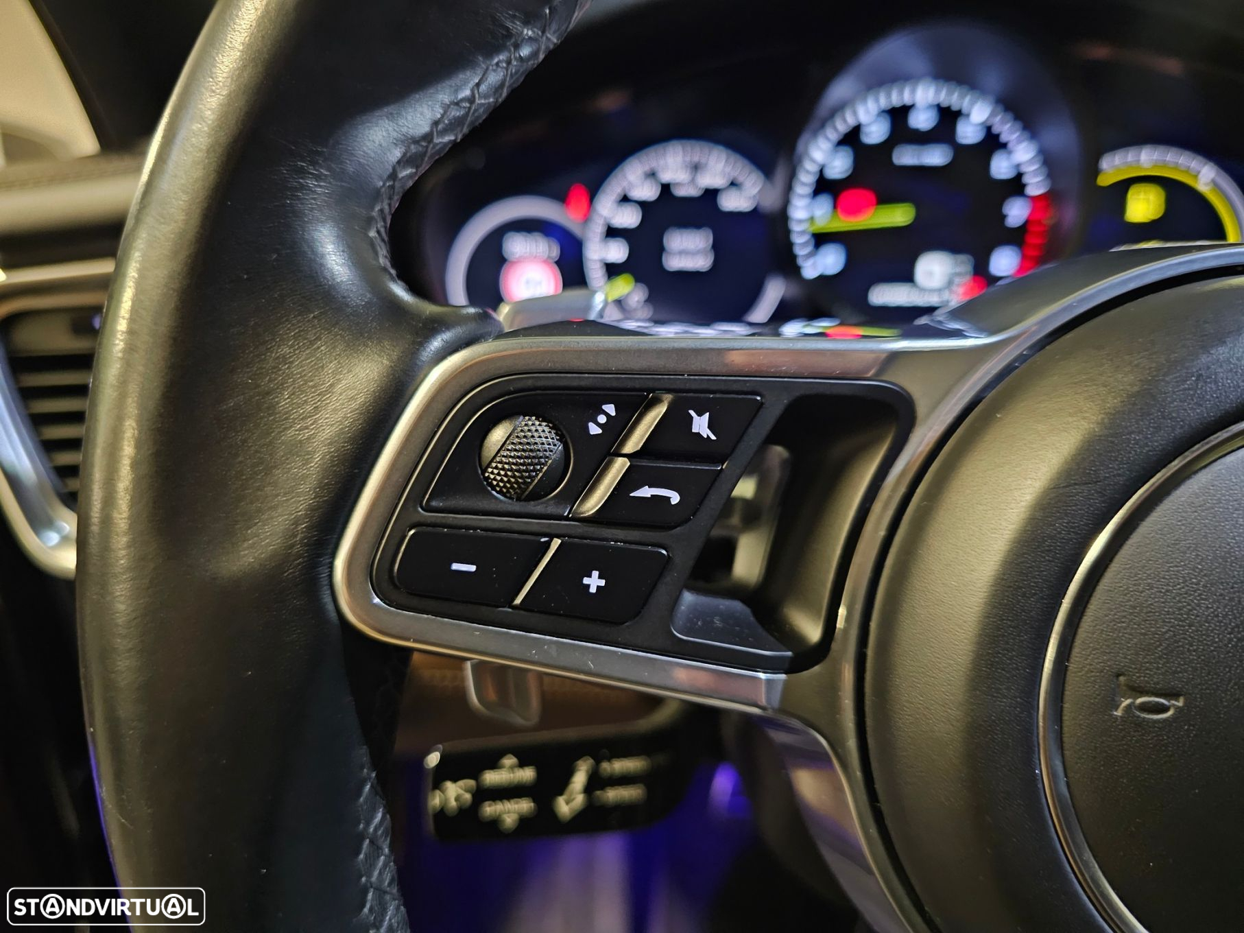 Porsche Panamera 4 E-Hybrid Platinum Edition - 28