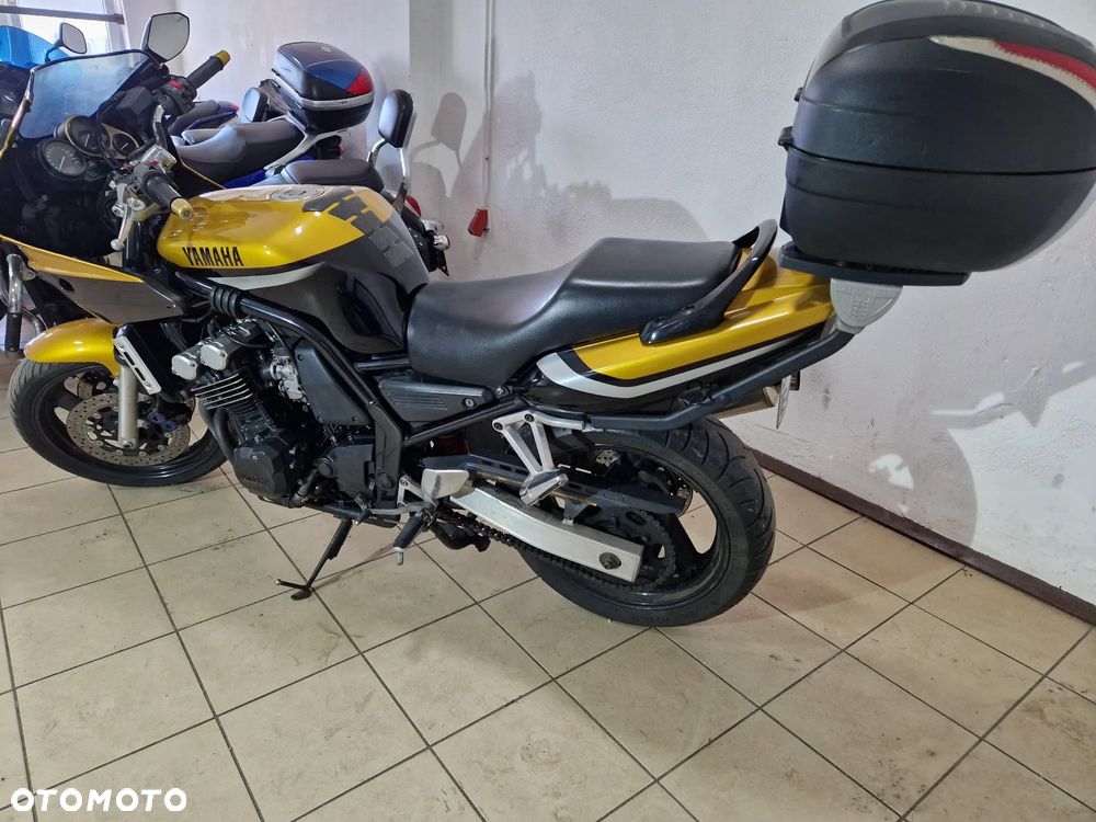 Yamaha FZS - 8