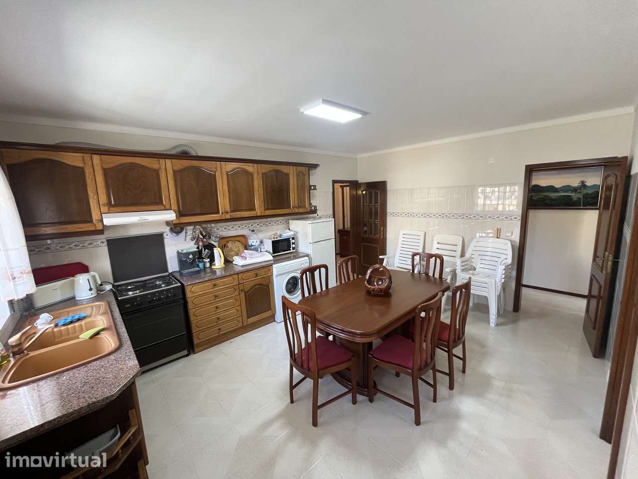 Apartamento T2 na Praia de Paredes de Vitória com varanda e garagem - Grande imagem: 2/14