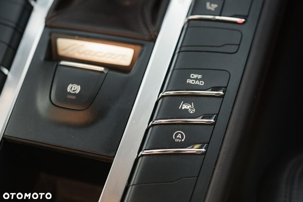 Porsche Macan - 24