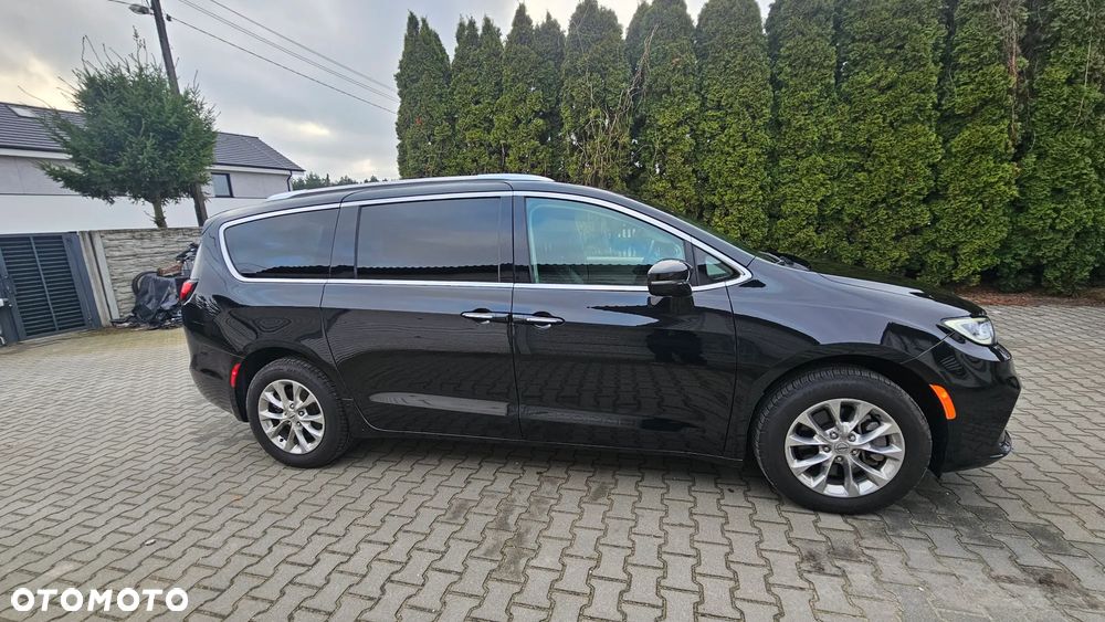 Chrysler Pacifica - 8