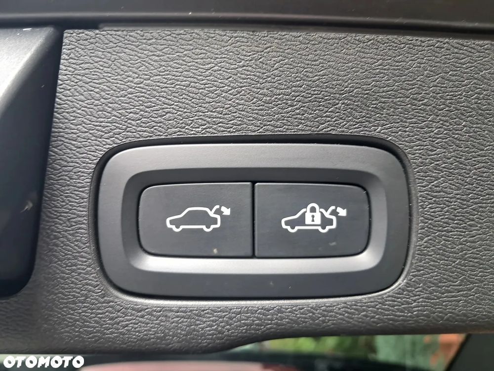 Volvo XC 60 B4 D Geartronic Momentum Pro - 35