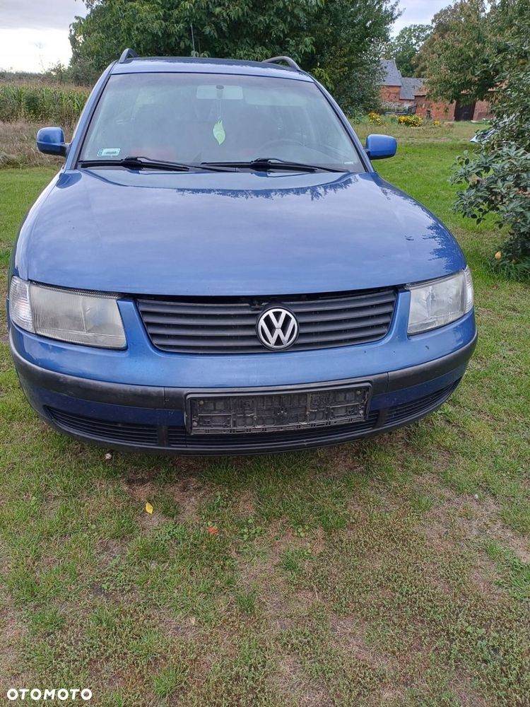 Zderzak przedni LR5V VOLKSWAGEN PASSAT B5 2000r 1.9 tdi - 1