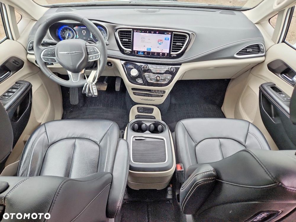 Chrysler Pacifica - 5