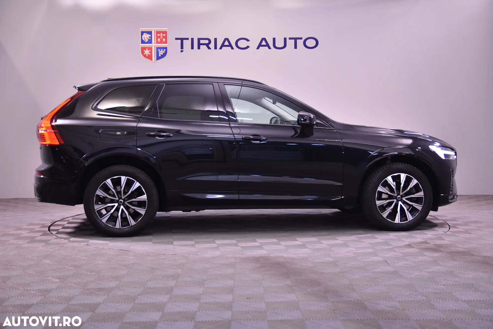 Volvo XC 60 B4 D AWD Plus Dark - 6
