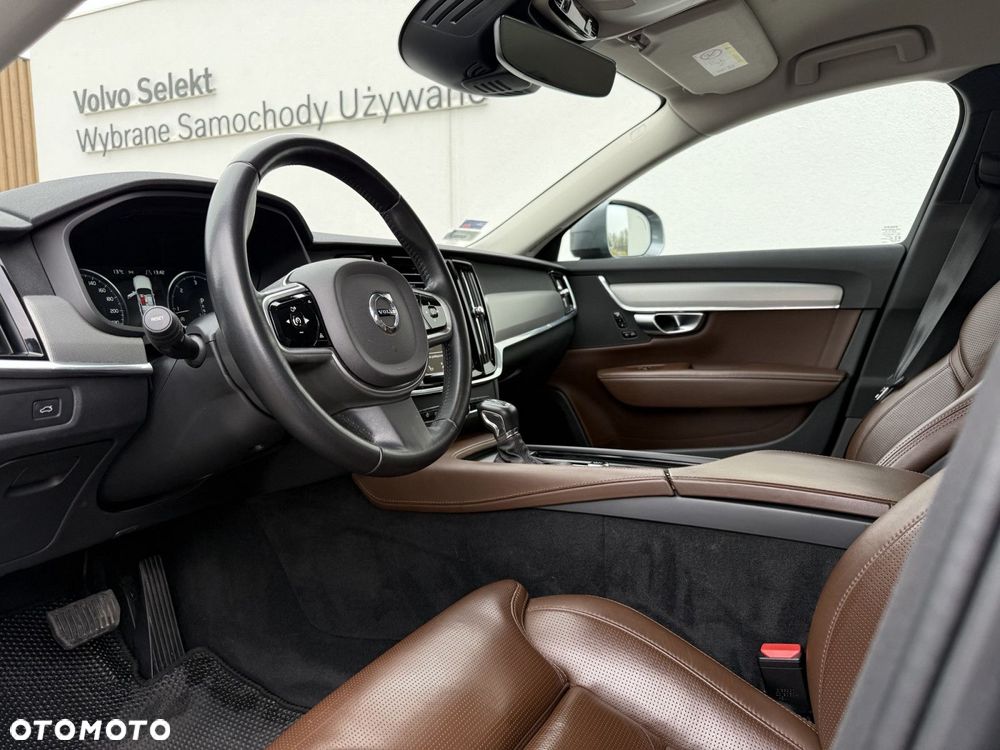 Volvo V90 Cross Country - 12