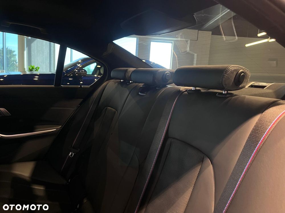 BMW M3 Competition M xDrive - 26