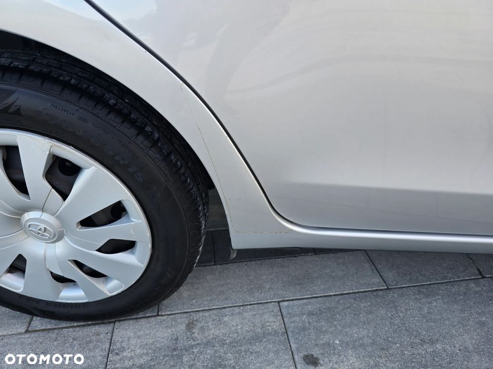Toyota Yaris 1.0 Premium - 37