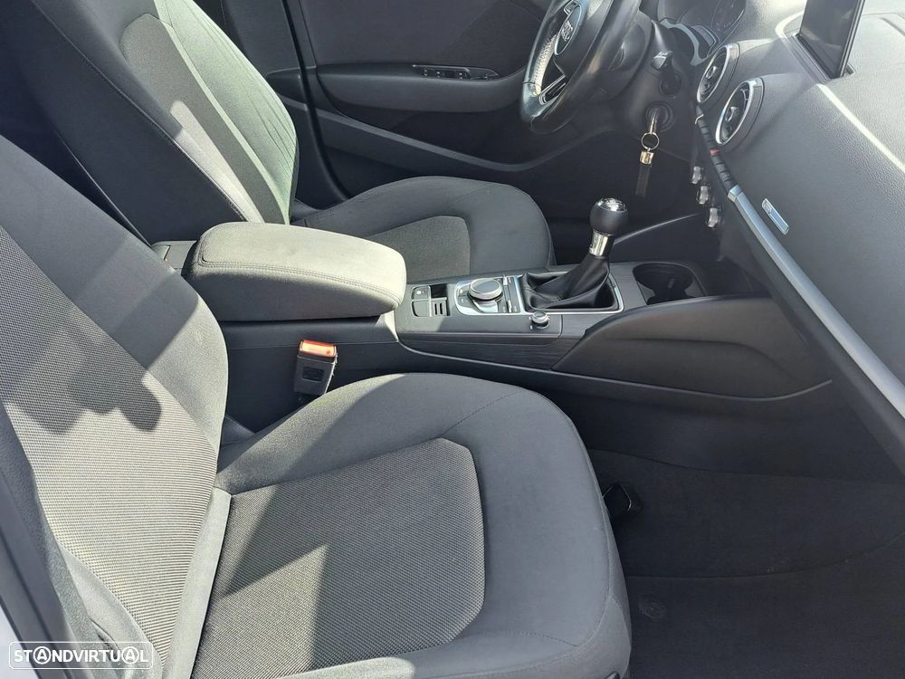 Audi A3 Sportback 1.6 TDI S-line - 25