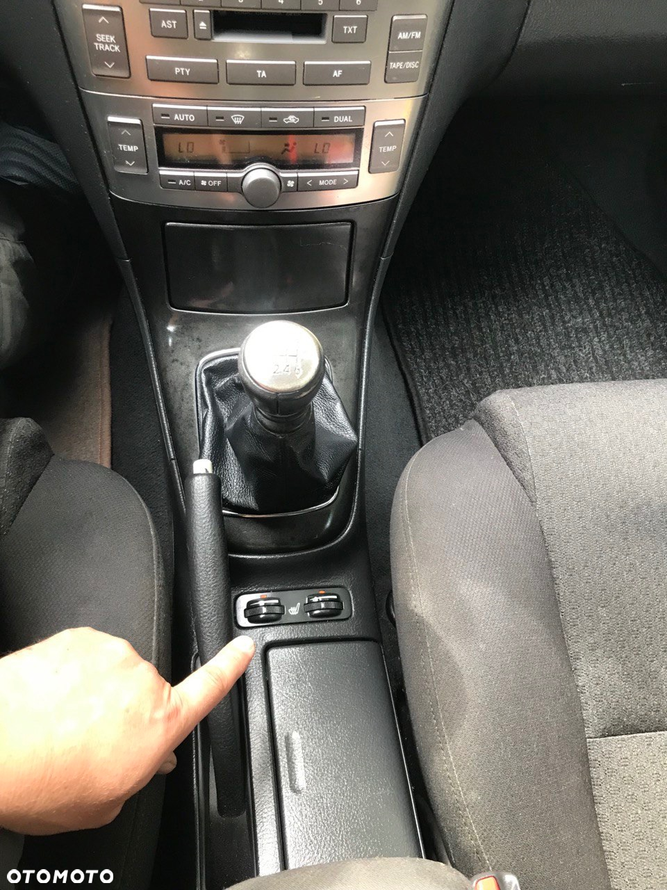 Toyota Avensis - 24