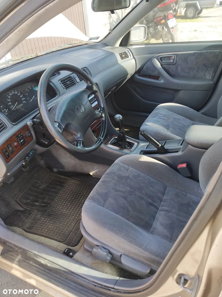 Toyota Camry 2.2 LE - 7