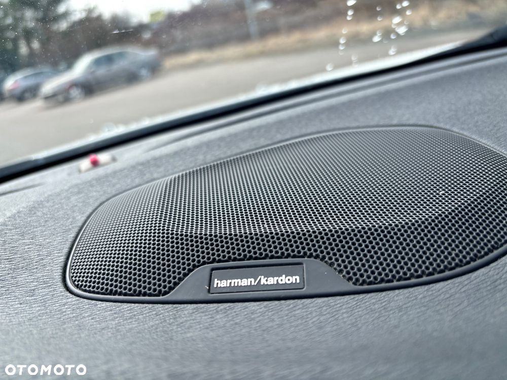 Volvo V40 D3 Drive-E R-Design Momentum - 12