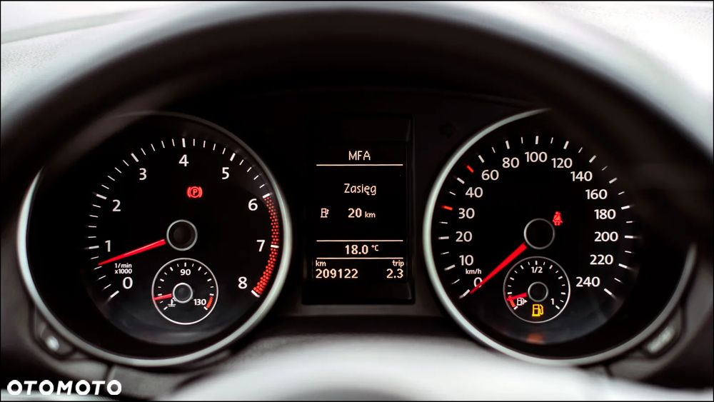 Volkswagen Golf - 22