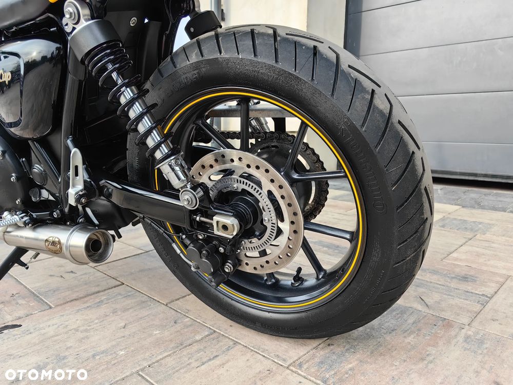 Triumph Bonneville - 16