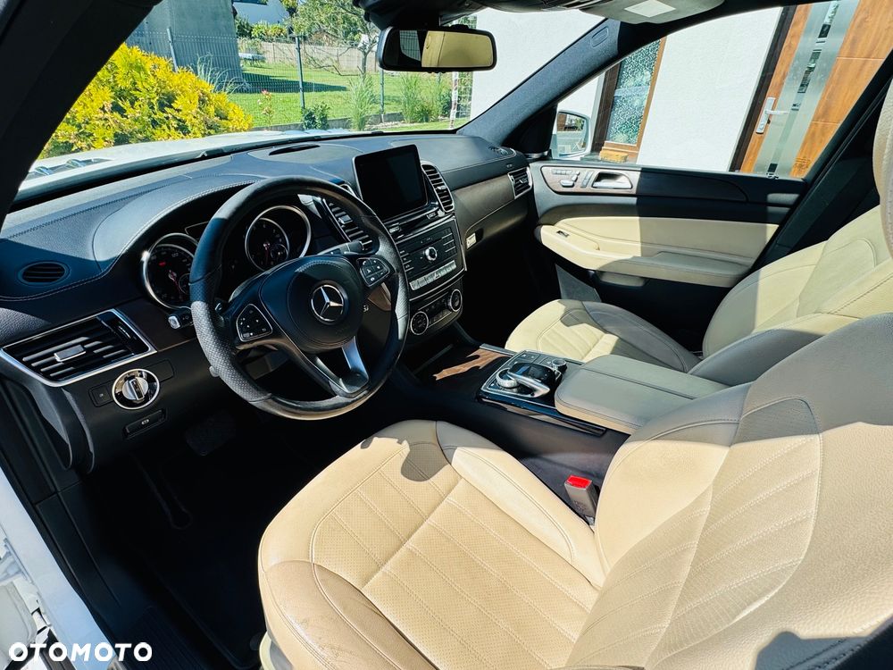 Mercedes-Benz GLS - 23