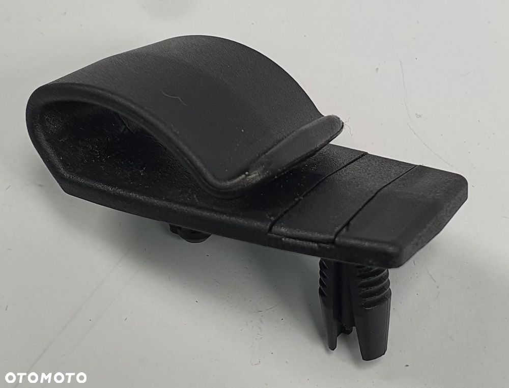 UCHWYT WIESZAK BAGAŻNIKA MERCEDES W204 - 2