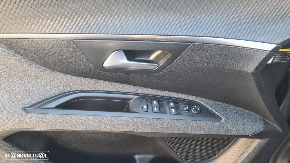 Peugeot 5008 - 8