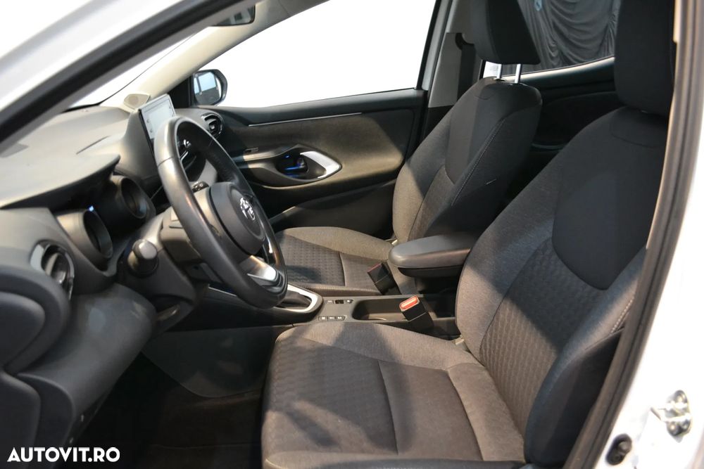 Toyota Yaris 1.5 VVT-i HSD Dynamic Plus Bi-tone - 18
