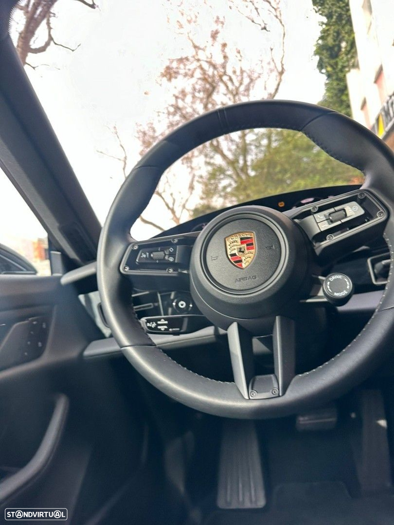 Porsche Taycan Cross Turismo 4S - 8
