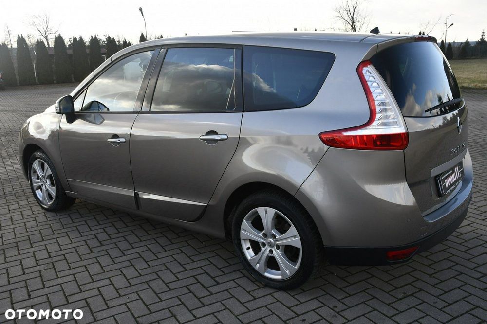 Renault Grand Scenic - 11