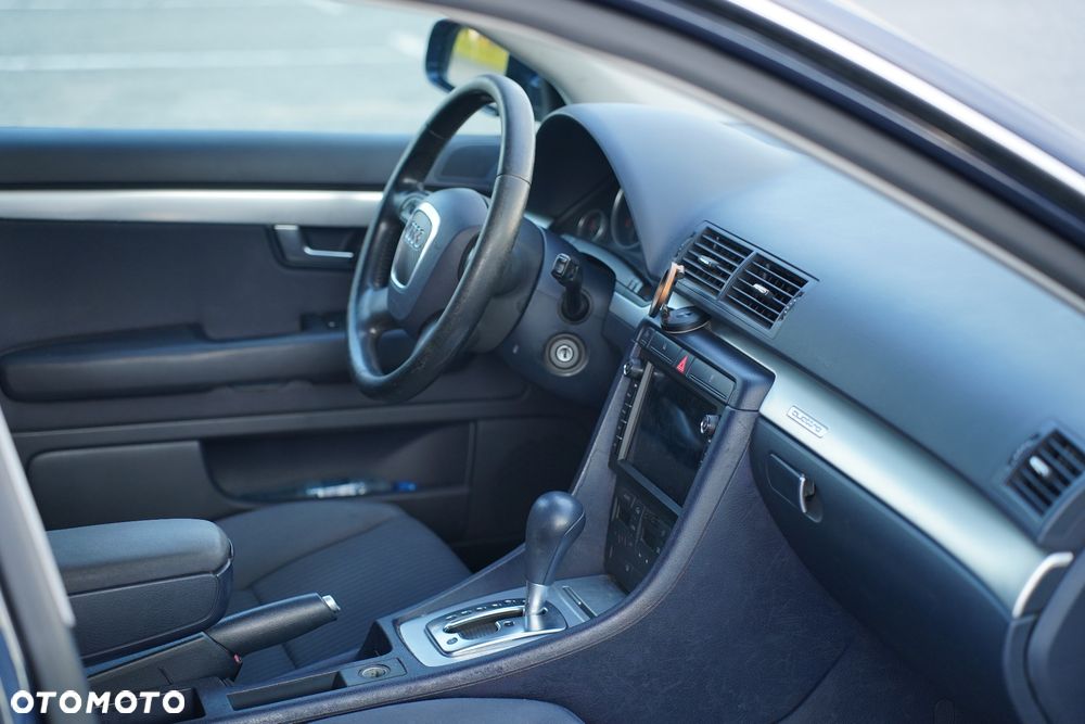 Audi A4 Limousine - 13