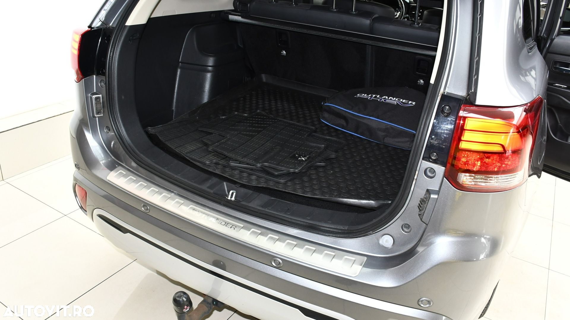 Mitsubishi Outlander PHEV 2.4 L 4X4 Intense - 27