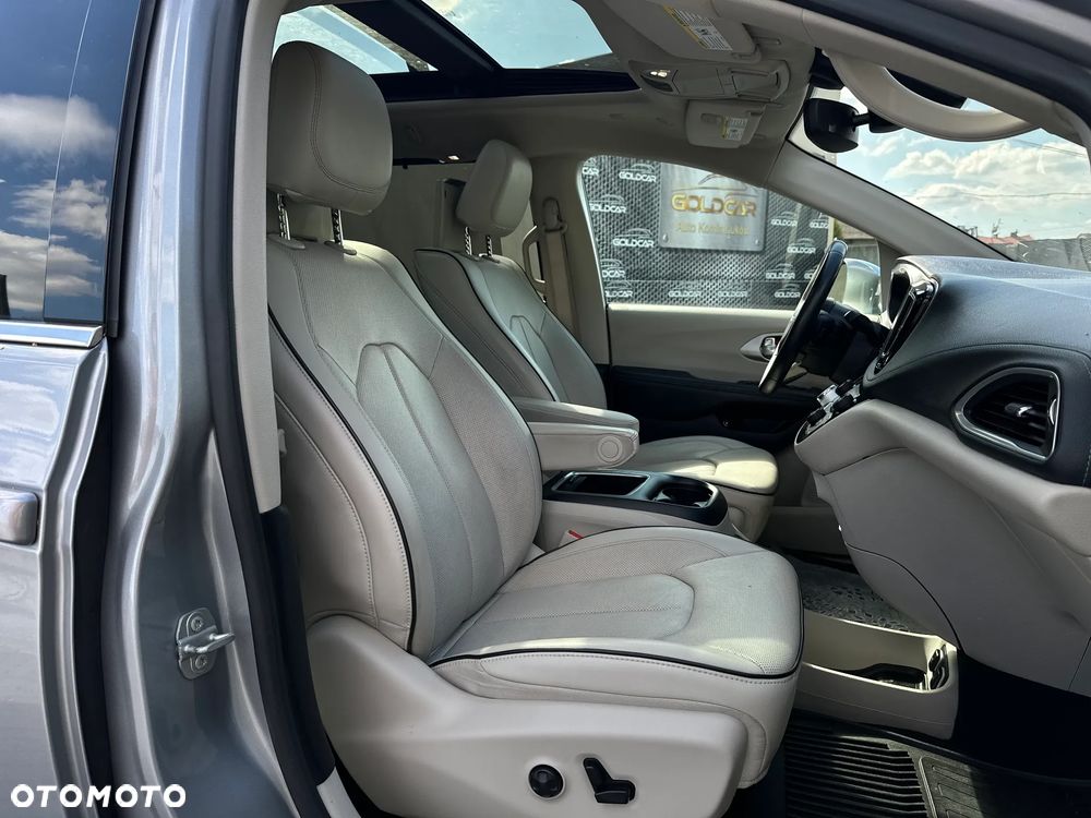 Chrysler Pacifica - 12