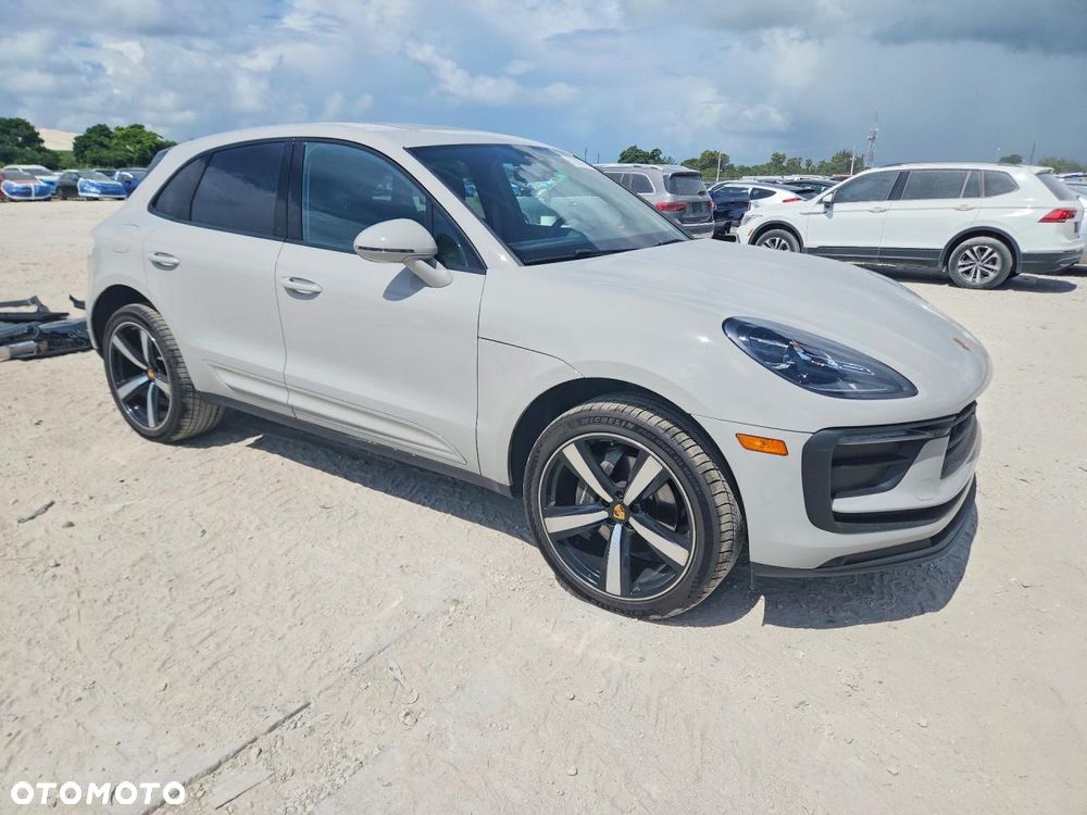 Porsche Macan - 1