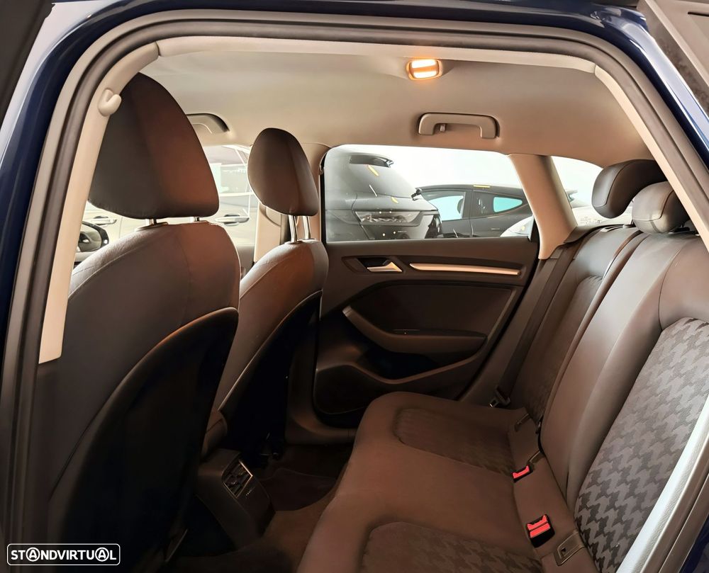 Audi A3 Sportback 1.6 TDI Advance Ultra - 4