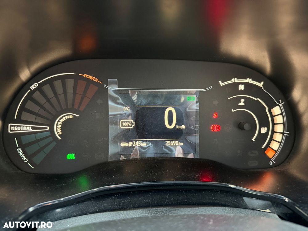 Dacia Spring Expression - 10