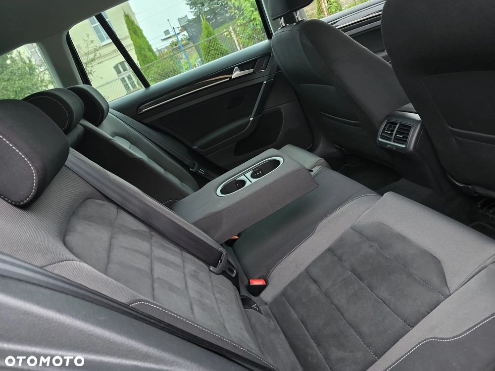 Volkswagen Golf Variant 2.0 TDI SCR Highline - 32