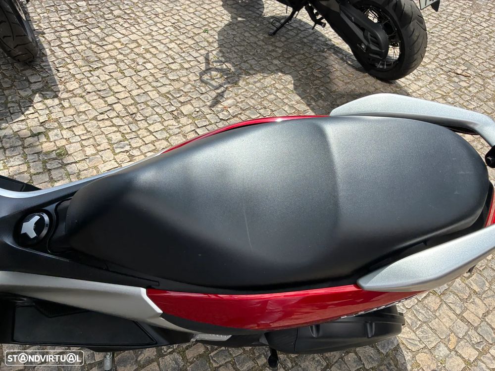 Yamaha NMAX - 9