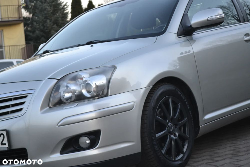 Toyota Avensis 2.0 VVT-i Executive - 3