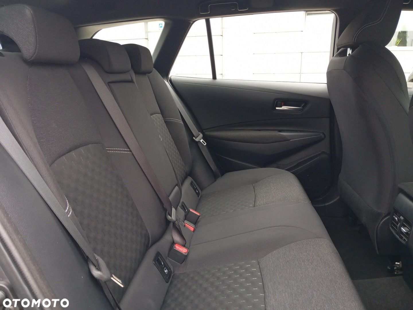 Toyota Corolla 2.0 Hybrid Comfort - 14