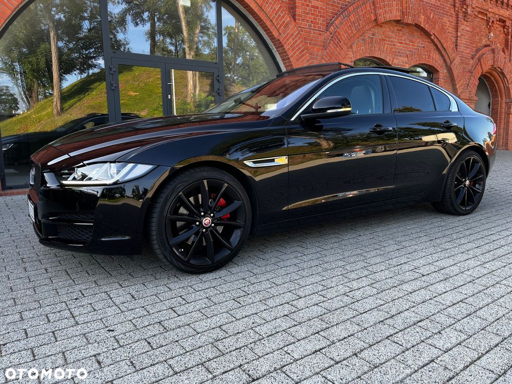Jaguar XE 25t Prestige - 7