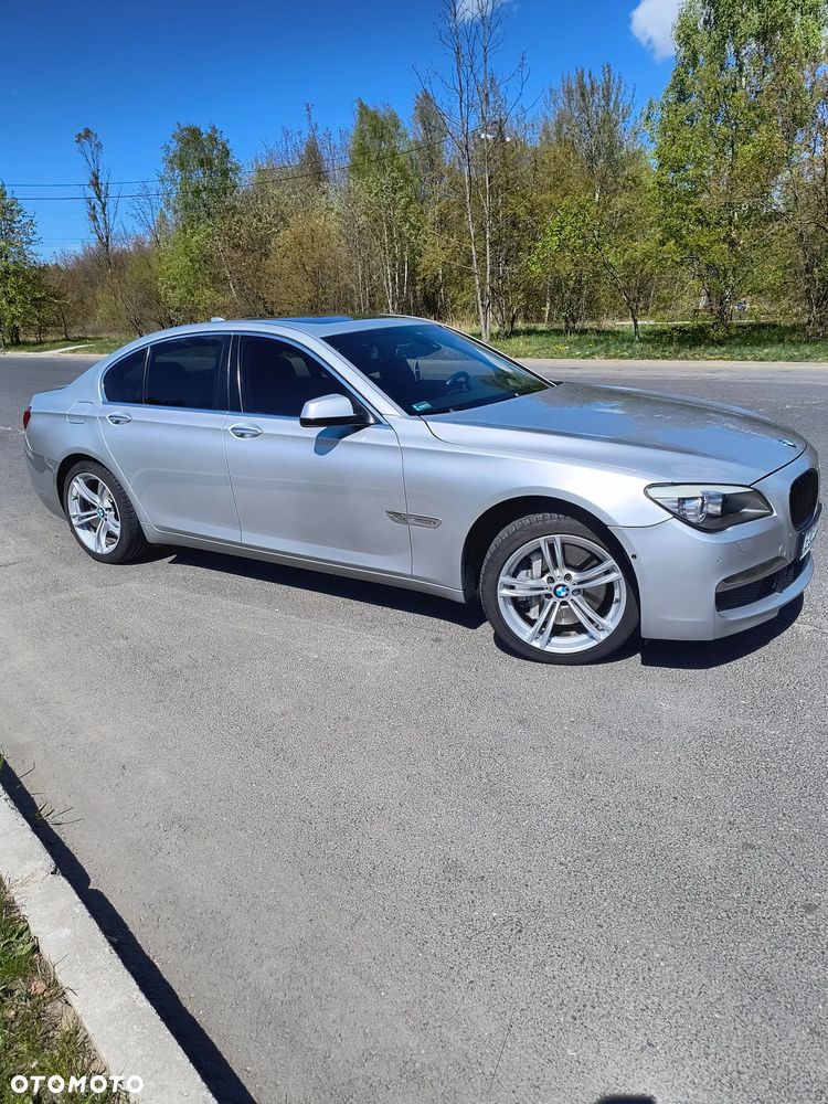 BMW Seria 7 750i xDrive - 9