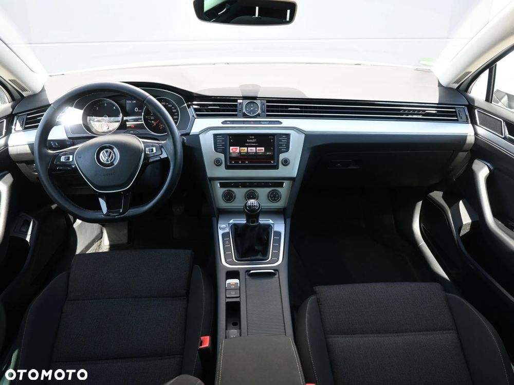 Volkswagen Passat - 13