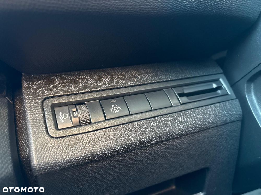 Peugeot 3008 1.5 BlueHDi Active S&S EAT8 - 33